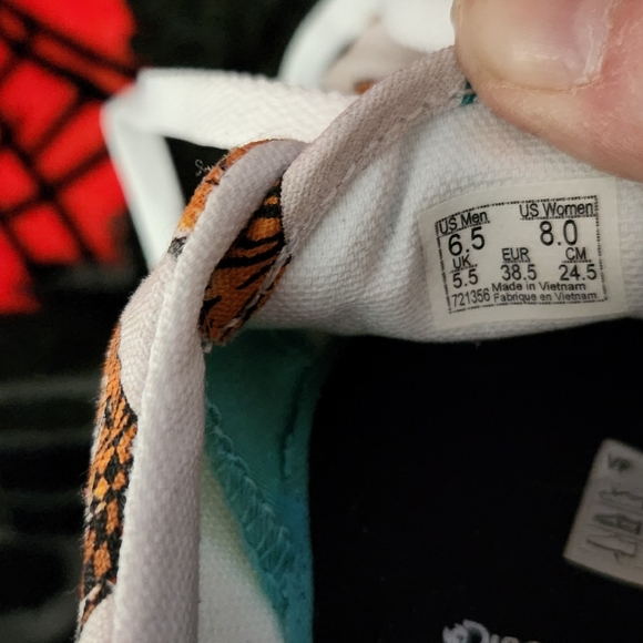 Vans - Picture 3 of 6